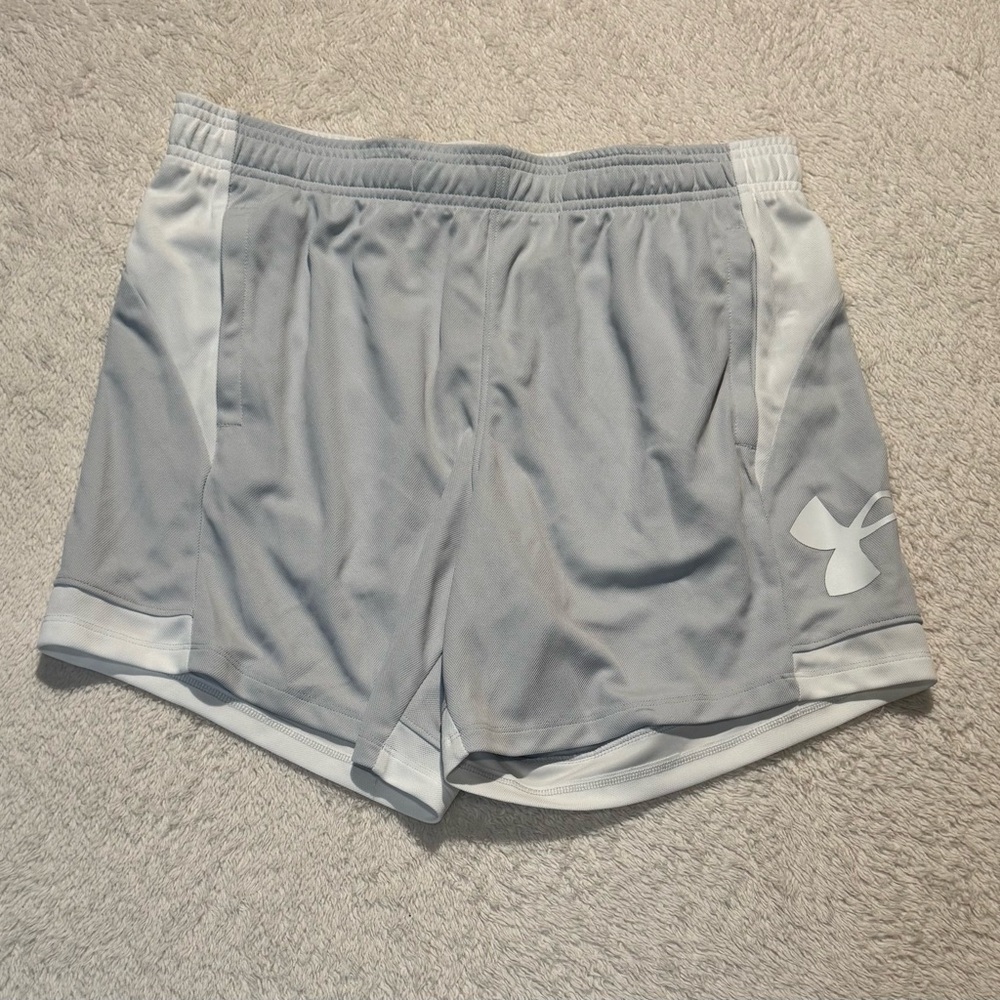 Under Armour Baseline 6” Shorts Size Large Gray & White New